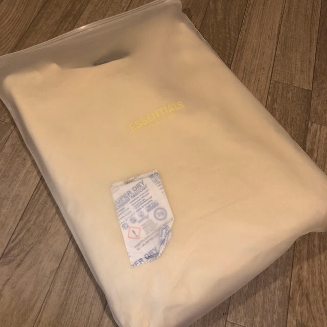 FEAR OF GOD(フィアオブゴッド)のFOG ESSENTIALS Reflective Sweat Cream S メンズのトップス(スウェット)の商品写真