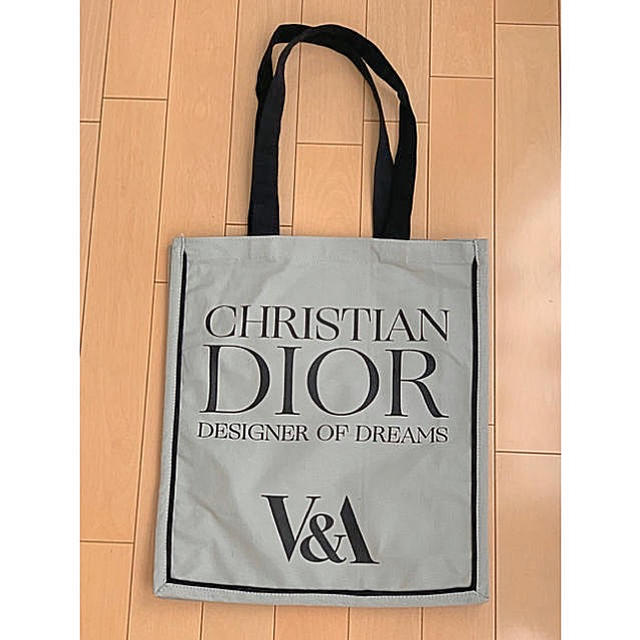 Christian Dior(クリスチャンディオール)の【新品】Dior 英国 V&A美術館 ディオール展 限定トートバッグ レディースのバッグ(トートバッグ)の商品写真