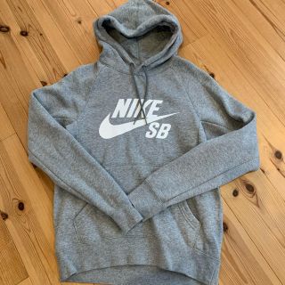 ナイキ(NIKE)のNIKE パーカー(パーカー)