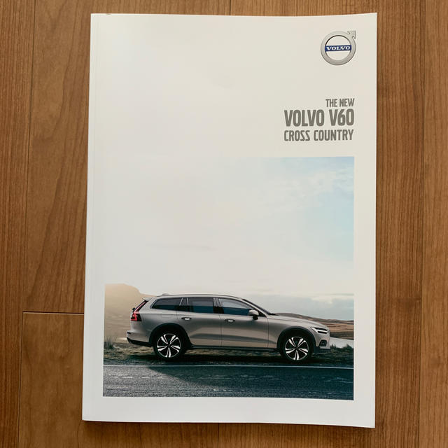 Volvo(ボルボ)のボルボ VOLVO V60クロスカントリー カタログ 自動車/バイクの自動車(カタログ/マニュアル)の商品写真