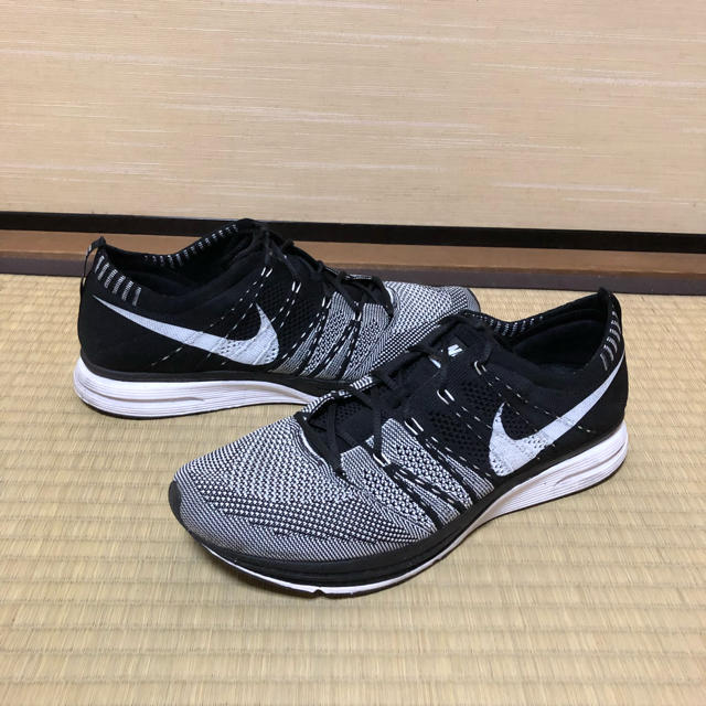 NIKE(ナイキ)の27.5cm NIKE  FLYKNIT TRAINER フライニットトレーナー メンズの靴/シューズ(スニーカー)の商品写真