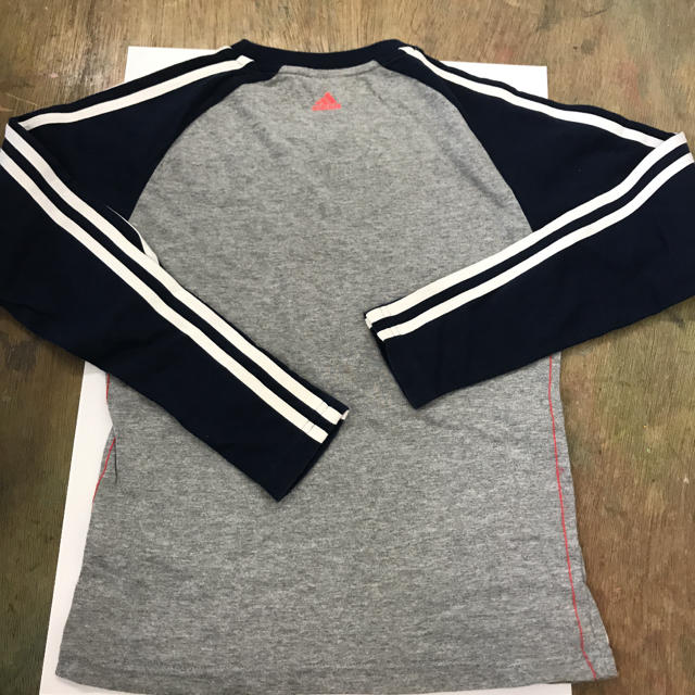 adidas(アディダス)の150サイズadidas 長袖シャツ キッズ/ベビー/マタニティのキッズ服女の子用(90cm~)(Tシャツ/カットソー)の商品写真