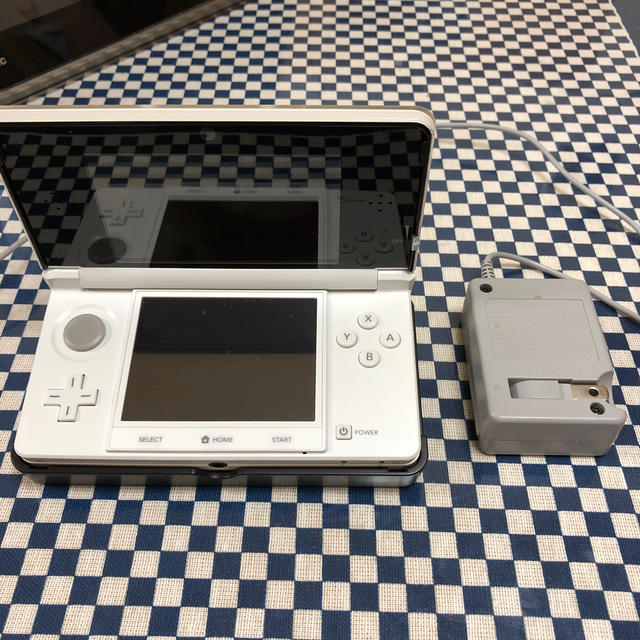 ニンテンドー3DS(ニンテンドー3DS)のNINTENDO 3DS エンタメ/ホビーのゲームソフト/ゲーム機本体(携帯用ゲーム機本体)の商品写真