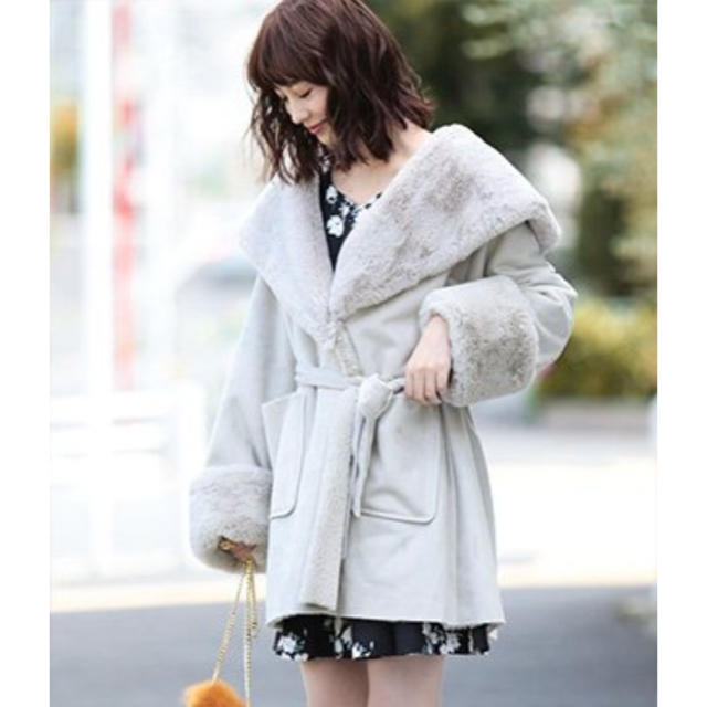 春新作の rich ボリューム ファー コート ratierink.com.br