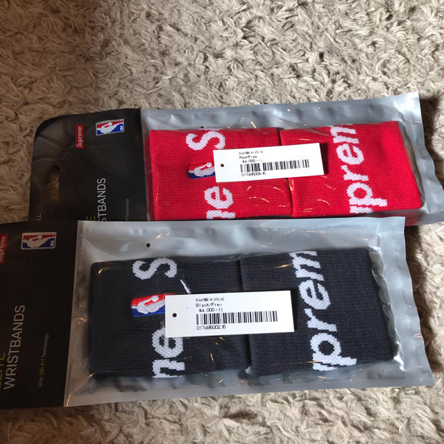 Supreme Nike リストバンド 赤アクセサリー