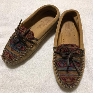 ミネトンカ(Minnetonka)のミネトンカ モカシン ネイティブ柄 刺繍(スリッポン/モカシン)