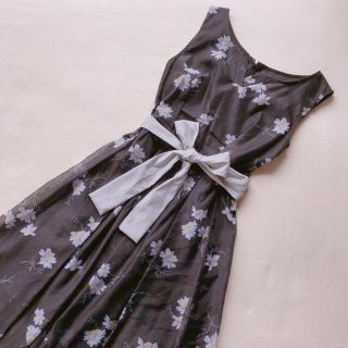 ジルバイジルスチュアート(JILL by JILLSTUART)のブラック 花柄ワンピース JILL by JILLSTUART(ひざ丈ワンピース)