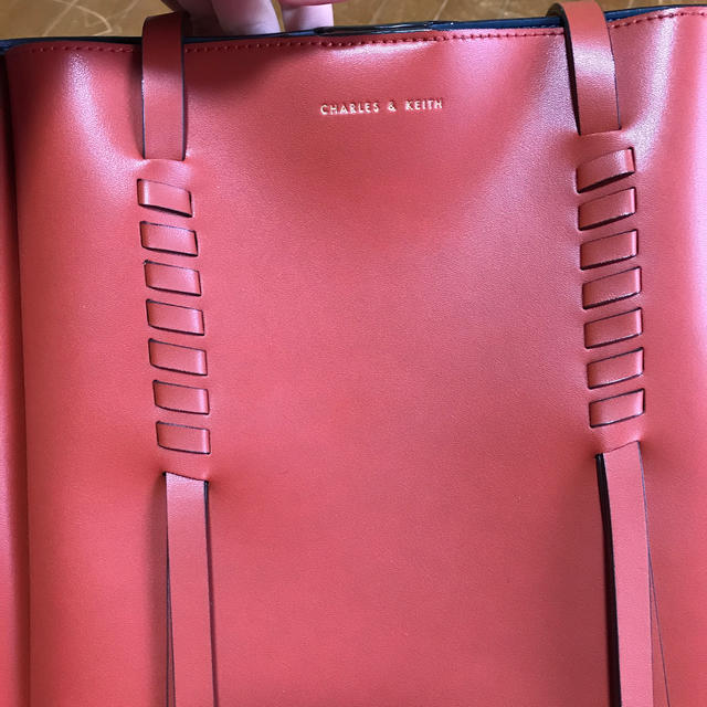 Charles and Keith(チャールズアンドキース)の 週末限定値下げ！チャールズアンドキース バック オレンジレッド レディースのバッグ(トートバッグ)の商品写真