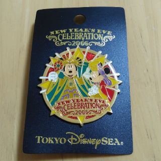 ディズニー(Disney)のディズニーリゾート　ピンバッジ　ニューイヤーズ・イブ2006　ディズニーシー(バッジ/ピンバッジ)