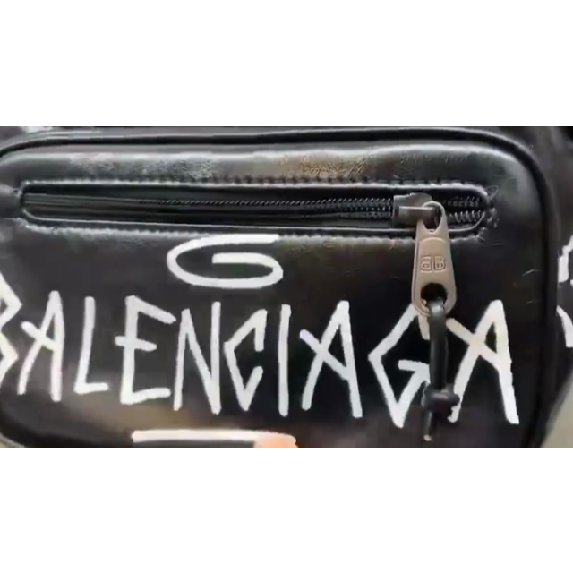 Balenciaga(バレンシアガ)のBALENCIAGA バレンシアガ  グラフティ ボディバッグ ベルトパック 黒 メンズのバッグ(ボディーバッグ)の商品写真