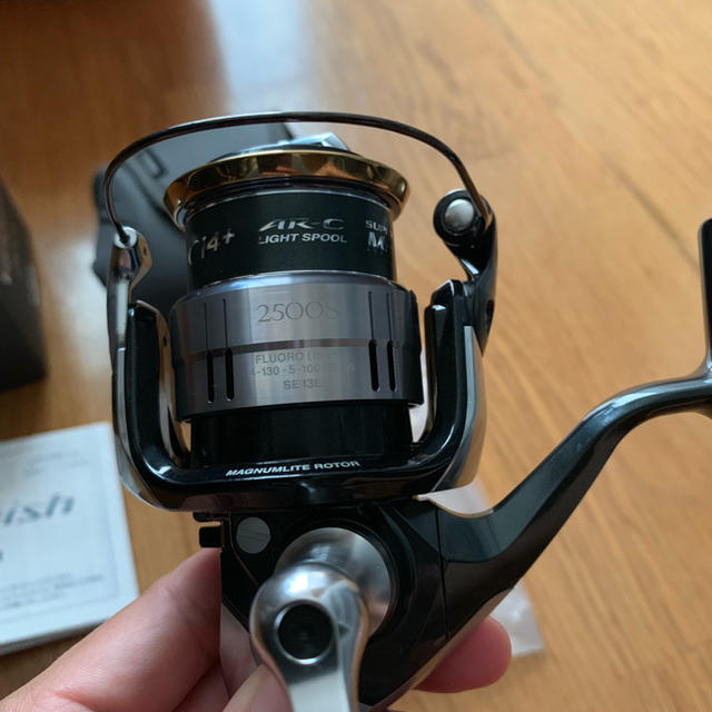 SHIMANO(シマノ)のいっとくさん 専用 未使用 シマノ 12ヴァンキッシュ2500S スポーツ/アウトドアのフィッシング(リール)の商品写真