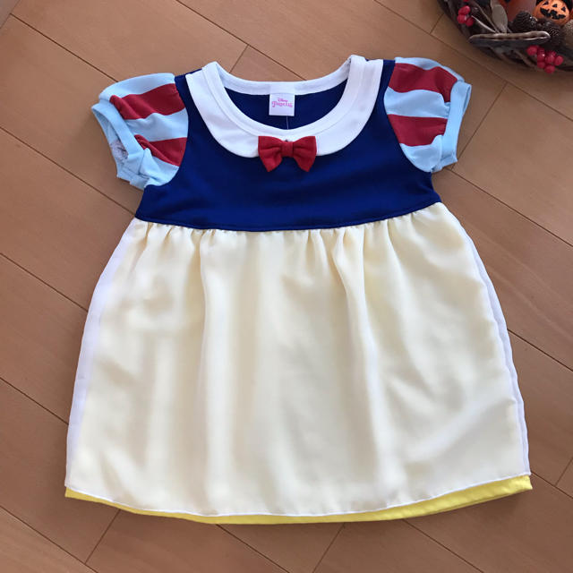 Disney(ディズニー)の新品未使用 白雪姫 なりきりワンピース 90cm キッズ/ベビー/マタニティのキッズ服女の子用(90cm~)(ワンピース)の商品写真