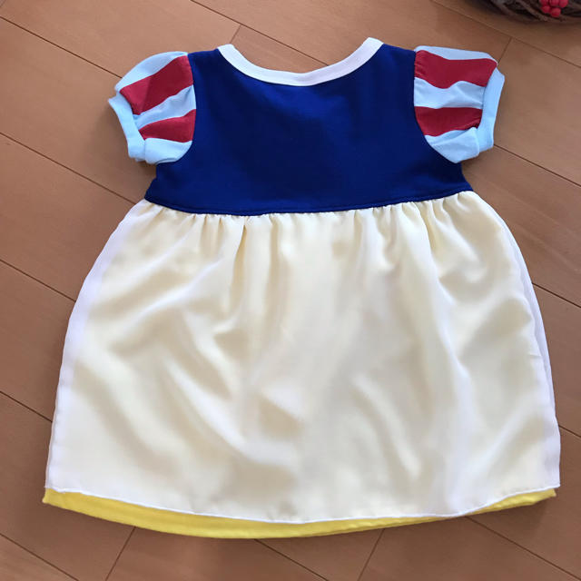 Disney(ディズニー)の新品未使用 白雪姫 なりきりワンピース 90cm キッズ/ベビー/マタニティのキッズ服女の子用(90cm~)(ワンピース)の商品写真