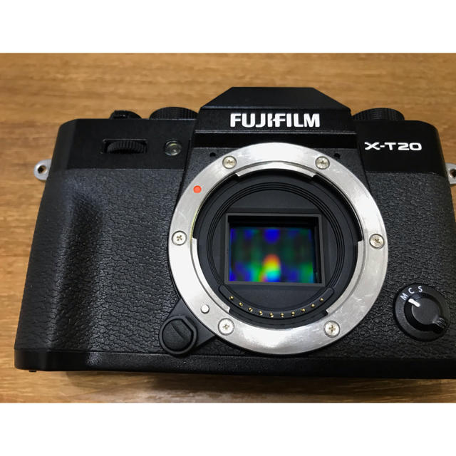 富士フイルム(フジフイルム)のX-T20ボディのみ ミラーレス 黒ブラック FUJIFILM スマホ/家電/カメラのカメラ(ミラーレス一眼)の商品写真