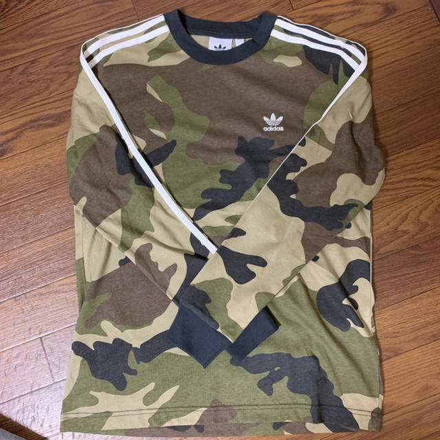 adidas(アディダス)のアディダスオリジナルス 長袖 迷彩 メンズのトップス(Tシャツ/カットソー(七分/長袖))の商品写真