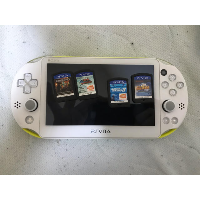 PlayStation Vita(プレイステーションヴィータ)のプレイステーションvita ライムグリーン エンタメ/ホビーのゲームソフト/ゲーム機本体(携帯用ゲーム機本体)の商品写真