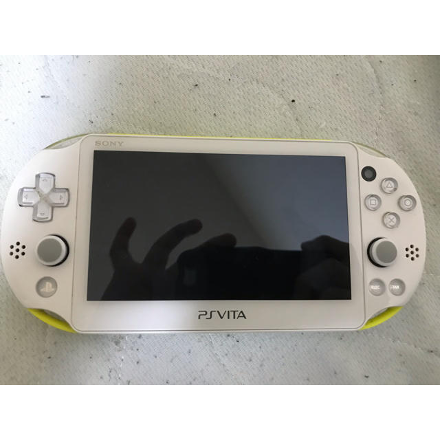 PlayStation Vita(プレイステーションヴィータ)のプレイステーションvita ライムグリーン エンタメ/ホビーのゲームソフト/ゲーム機本体(携帯用ゲーム機本体)の商品写真