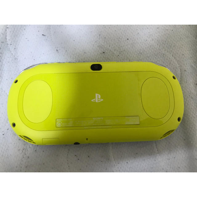 PlayStation Vita(プレイステーションヴィータ)のプレイステーションvita ライムグリーン エンタメ/ホビーのゲームソフト/ゲーム機本体(携帯用ゲーム機本体)の商品写真