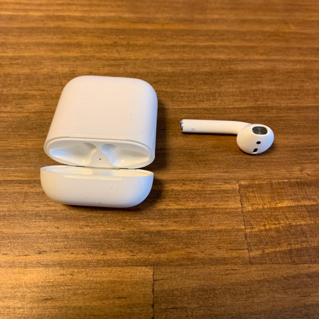 AirPods 正規品 第1世代 右耳のみ 充電ケース付き