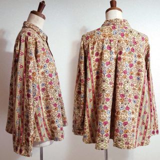 チチカカ(titicaca)のシャツ ブラウス チチカカ 花柄 レトロ(シャツ/ブラウス(長袖/七分))