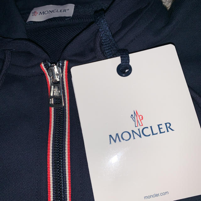 MONCLER(モンクレール)のおはな様専用【新品タグ付き】モンクレール パーカー メンズのトップス(パーカー)の商品写真