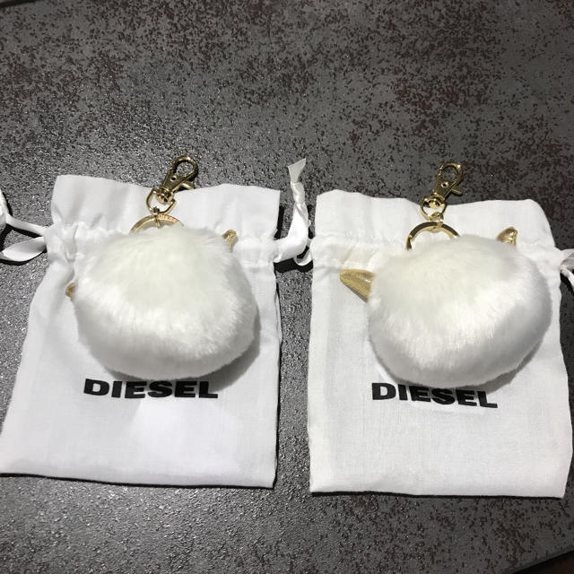 DIESEL(ディーゼル)の【未使用】DIESEL☆ファーチャーム☆2個セット レディースのアクセサリー(チャーム)の商品写真