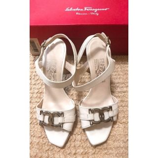 サルヴァトーレフェラガモ(Salvatore Ferragamo)のstarsさま専用です☆Ferragamo  ガンチーニストラップサンダル(サンダル)