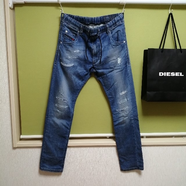 DIESEL(ディーゼル)のディーゼル　KROOLEY-NE  ジョグ W28  ダメージ加工 メンズのパンツ(デニム/ジーンズ)の商品写真