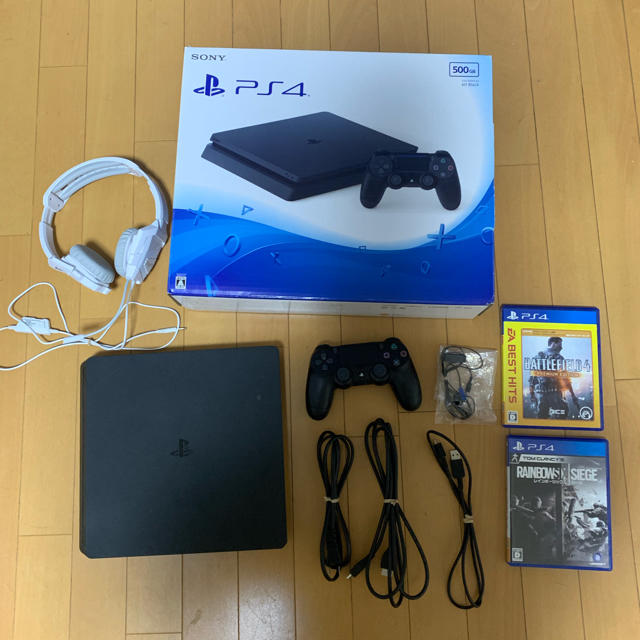 PlayStation4(プレイステーション4)のPS4タピタピ様専用 エンタメ/ホビーのゲームソフト/ゲーム機本体(家庭用ゲーム機本体)の商品写真