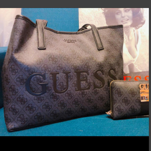 GUESS - GUESSバッグ(ミニポーチ付き)(すみすみ)