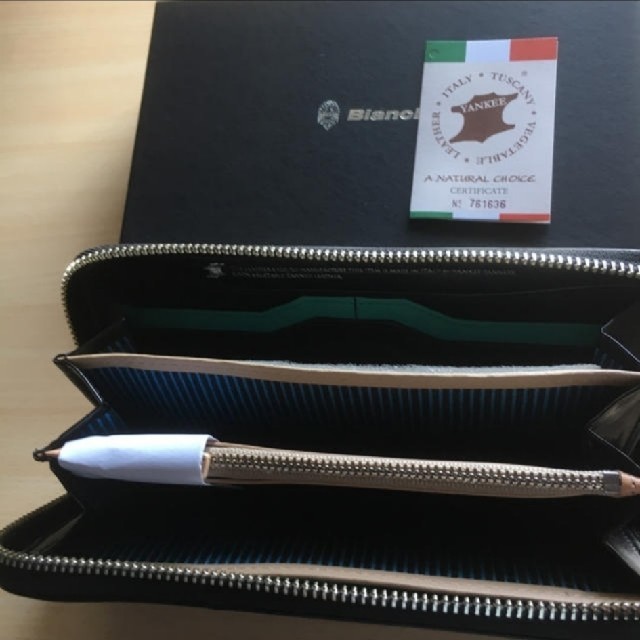 新作情報 イタリアヤンキー社本革Bianchi未使用品 -長財布
