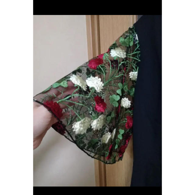 merlot(メルロー)の花刺繍チュール袖ワンピース レディースのワンピース(ひざ丈ワンピース)の商品写真