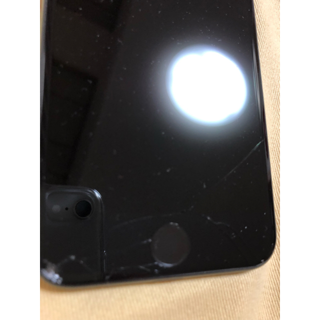 Apple(アップル)のiPhone7 128GB ジャンク 画面ひび割れ スマホ/家電/カメラのスマートフォン/携帯電話(スマートフォン本体)の商品写真