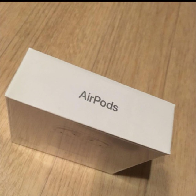 Apple(アップル)のAirPods　エアーポッズ　MV7N2J/A スマホ/家電/カメラのオーディオ機器(ヘッドフォン/イヤフォン)の商品写真