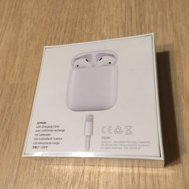 Apple(アップル)のAirPods　エアーポッズ　MV7N2J/A スマホ/家電/カメラのオーディオ機器(ヘッドフォン/イヤフォン)の商品写真