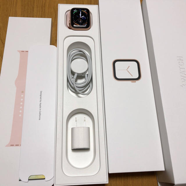 美品】Apple Watch Series 4 40mm ゴールドアルミニウム