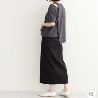 メルロー(merlot)の未着用新品★merlot(メルロー)アシンメトリーデザインカットソーT★グレー(カットソー(半袖/袖なし))