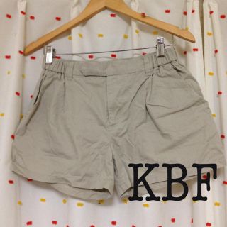 ケービーエフ(KBF)のショートパンツ(ショートパンツ)