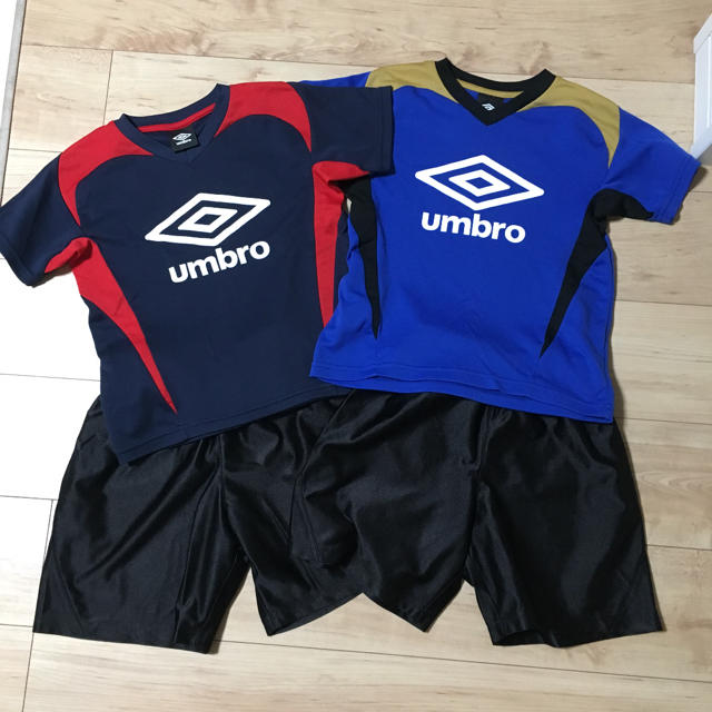 UMBRO(アンブロ)のアンブロ サッカー 130  2着セット スポーツ/アウトドアのサッカー/フットサル(ウェア)の商品写真