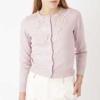 ジルスチュアート(JILLSTUART)の ジルJILL🌸新品🌸エリカフラワー刺しゅうニットカーディガン(カーディガン)