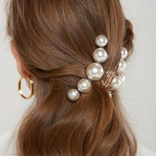 ザラ(ZARA)のあんぱんまん様専用　ビッグサイズベージュパールバレッタ　バースデーバッシュ(バレッタ/ヘアクリップ)