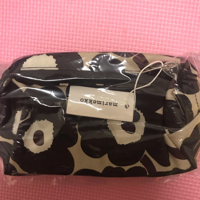 marimekko(マリメッコ)のマリメッコ 新品 ポーチ レディースのファッション小物(ポーチ)の商品写真