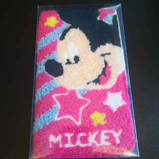 ディズニー(Disney)のミッキー　ミニー　さがら刺繍　スマホケース　新品(モバイルケース/カバー)