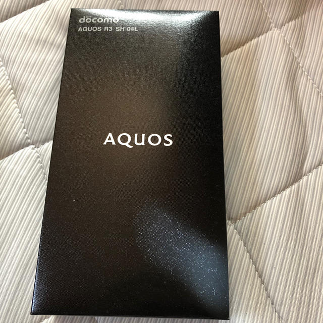 AQUOS(アクオス)のAQUOS R3 レッド スマホ/家電/カメラのスマートフォン/携帯電話(スマートフォン本体)の商品写真