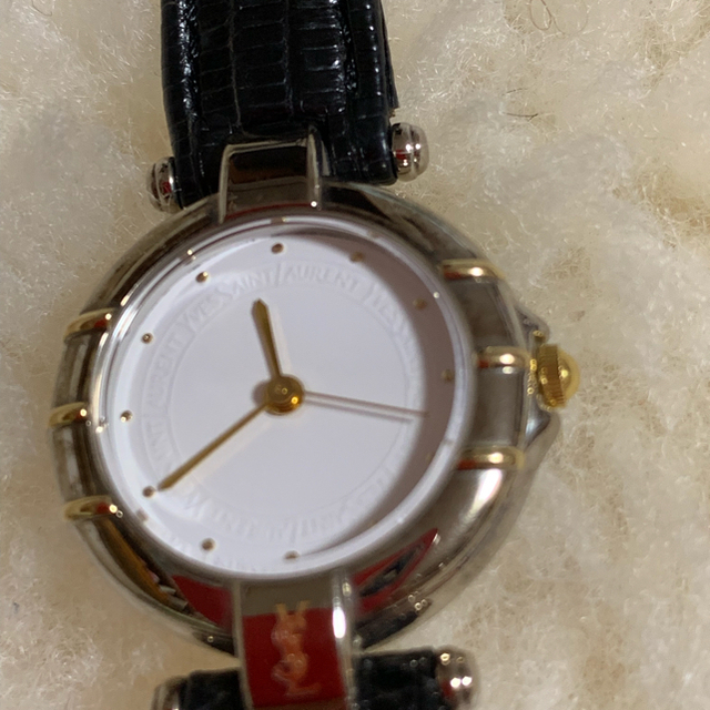 Saint Laurent(サンローラン)の《国内デパート購入》サンローラン エンボス 文字盤 革ベルト 腕時計 レディースのファッション小物(腕時計)の商品写真