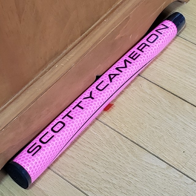 Scotty Cameron(スコッティキャメロン)のスコッティキャメロン ミッドサイズ パターグリップ ピンク スポーツ/アウトドアのゴルフ(その他)の商品写真