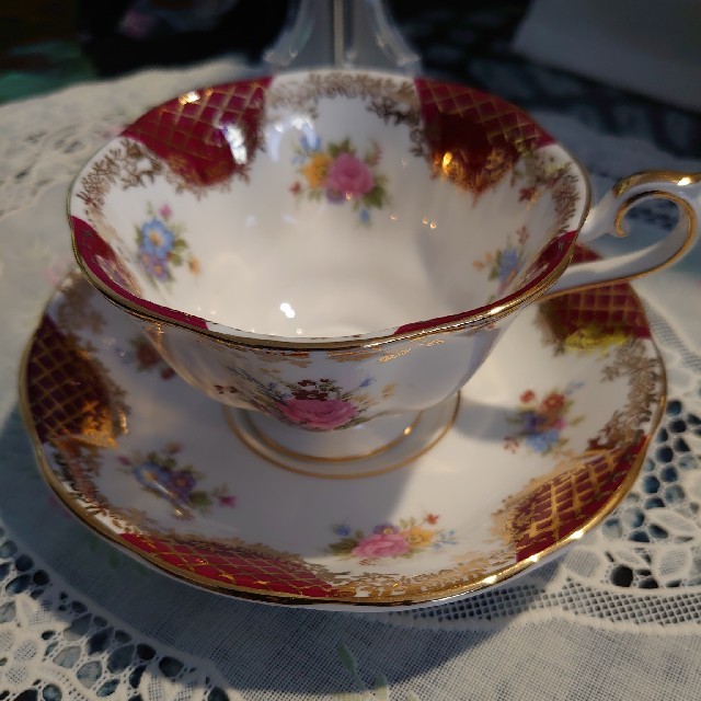 ROYAL ALBERT(ロイヤルアルバート)の未使用 ROYAL ALBERT  カップ&ソーサー インテリア/住まい/日用品のキッチン/食器(グラス/カップ)の商品写真