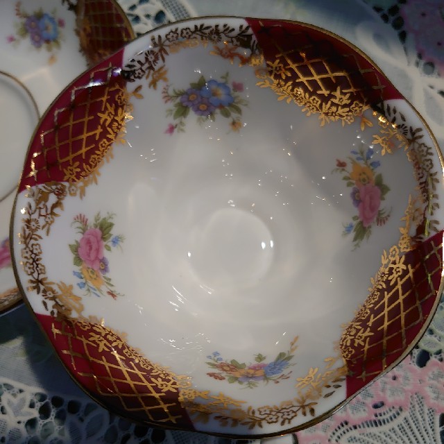 ROYAL ALBERT(ロイヤルアルバート)の未使用 ROYAL ALBERT  カップ&ソーサー インテリア/住まい/日用品のキッチン/食器(グラス/カップ)の商品写真