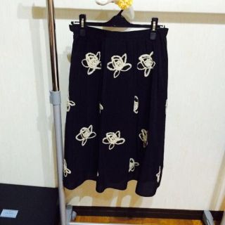 ランバン(LANVIN)の大ぶりお花刺繍スカート(ひざ丈スカート)