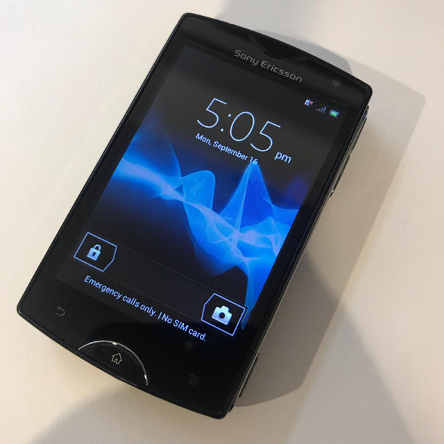 SONY(ソニー)の極小Android S51SE SIMフリー 完動品 【即発送】 スマホ/家電/カメラのスマートフォン/携帯電話(スマートフォン本体)の商品写真